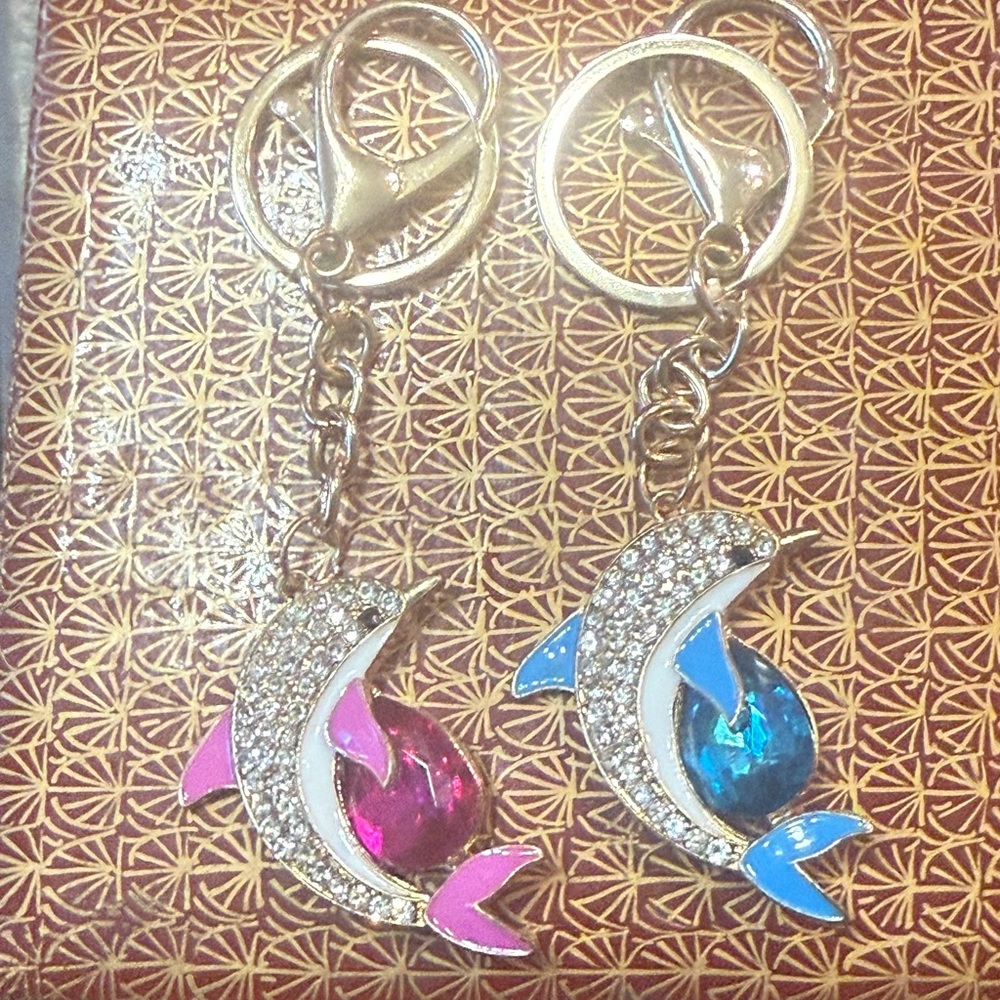 🌸 4 for $10 NWOT Silver & Pink Glittery Dolphin Keychain Bundle